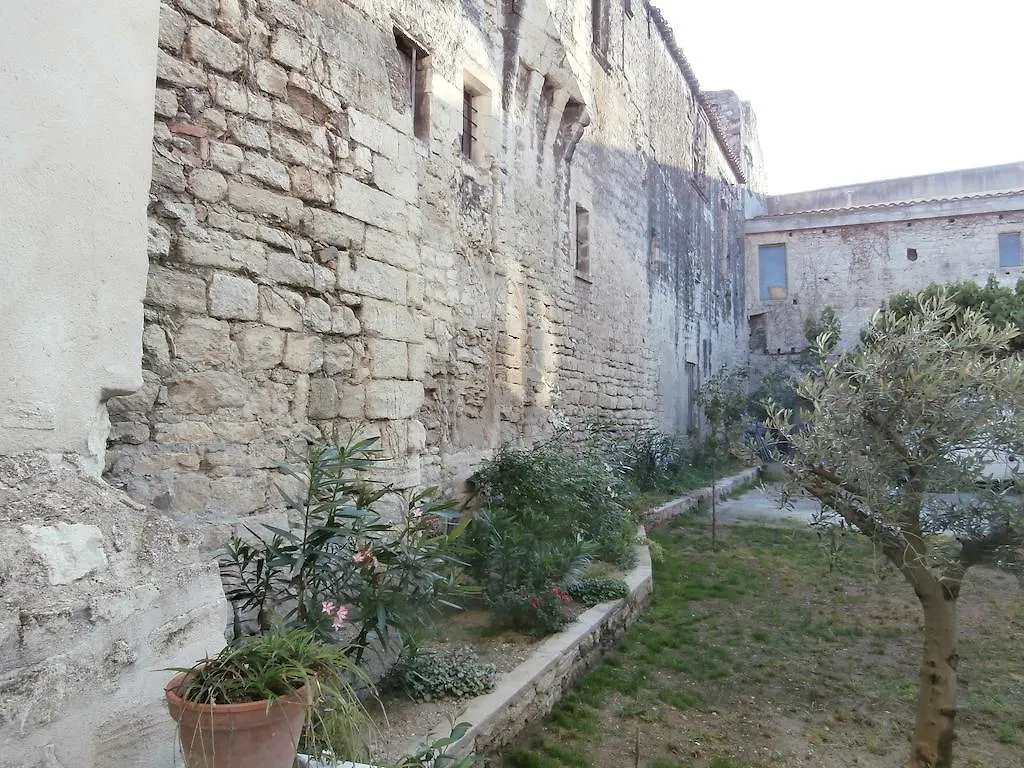 Carre Cardinal Bed & Breakfast Villeneuve-les-Avignon 0*,  France